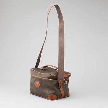 A Mulberry scotchgrain beautybox and travel wash case.