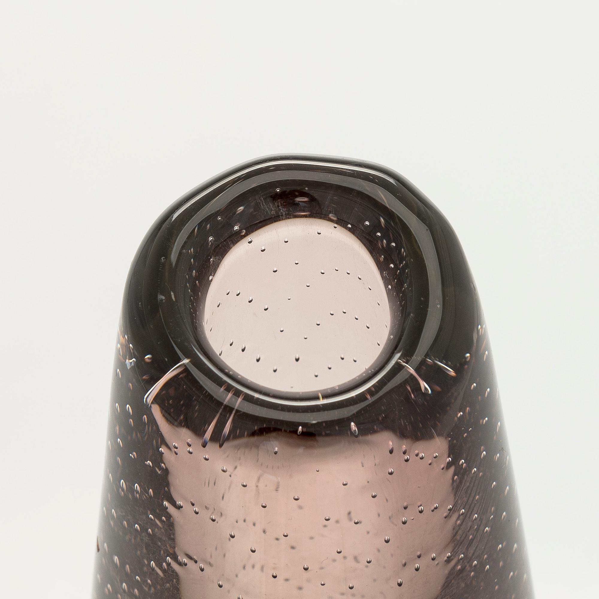 Gunnel Nyman, A glass vase model 'GN 25', signed G. Nyman Nuutajärvi Notsjö.