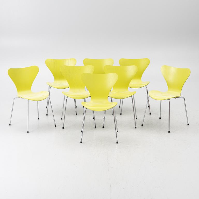 Arne Jacobsen, 8 chairs, “The Series 7”, Fritz Hansen, 2002.