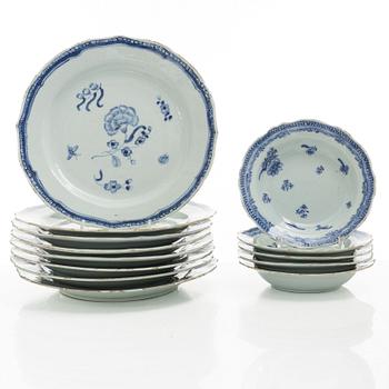 Servisdelar, 13 st, kompaniporslin, Kina, Qingdynastin, Qianlong (1736-95).