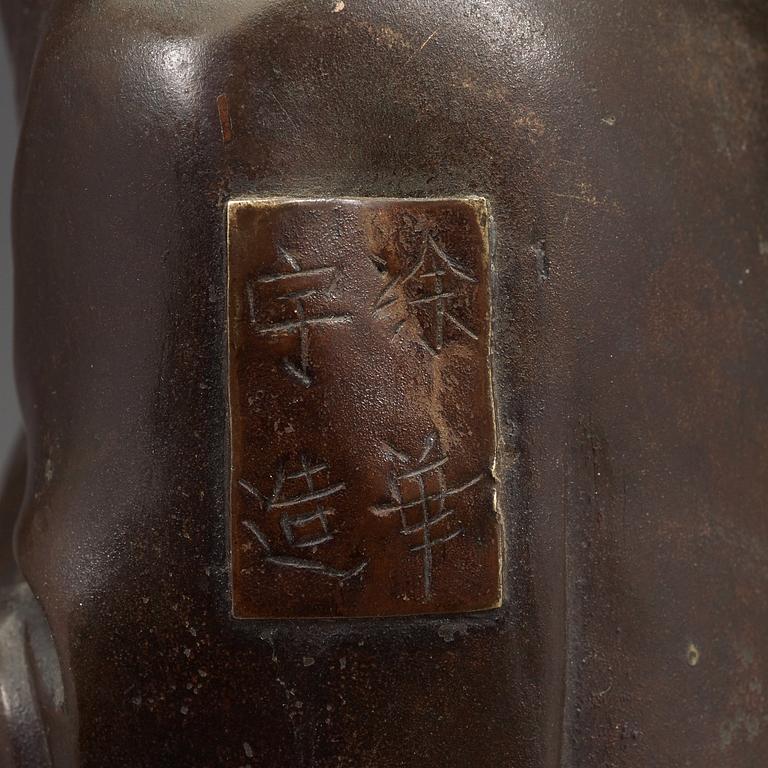 SKULPTUR/RÖKELSEKAR, brons. Qingdynastin (1644-1912).