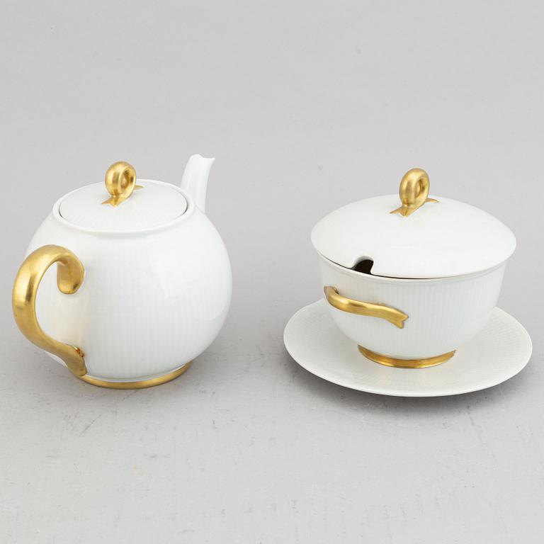 Louise Adelborg, Mat, kaffe- och teservis, Porslin, 110 delar, "Swedish Grace"/"Nationalservisen", Rörstrand.