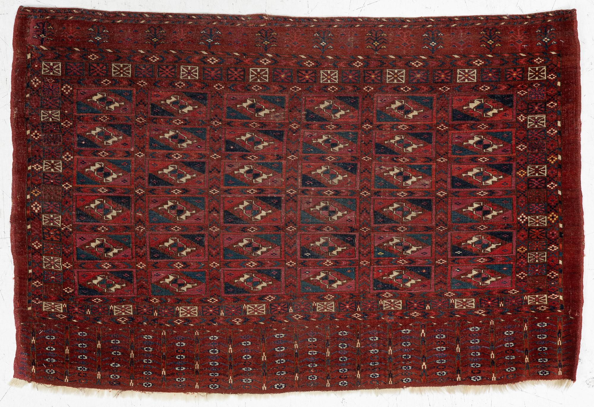 Matta, antik Chuval, Turkmensk, ca 116 x 76 cm.