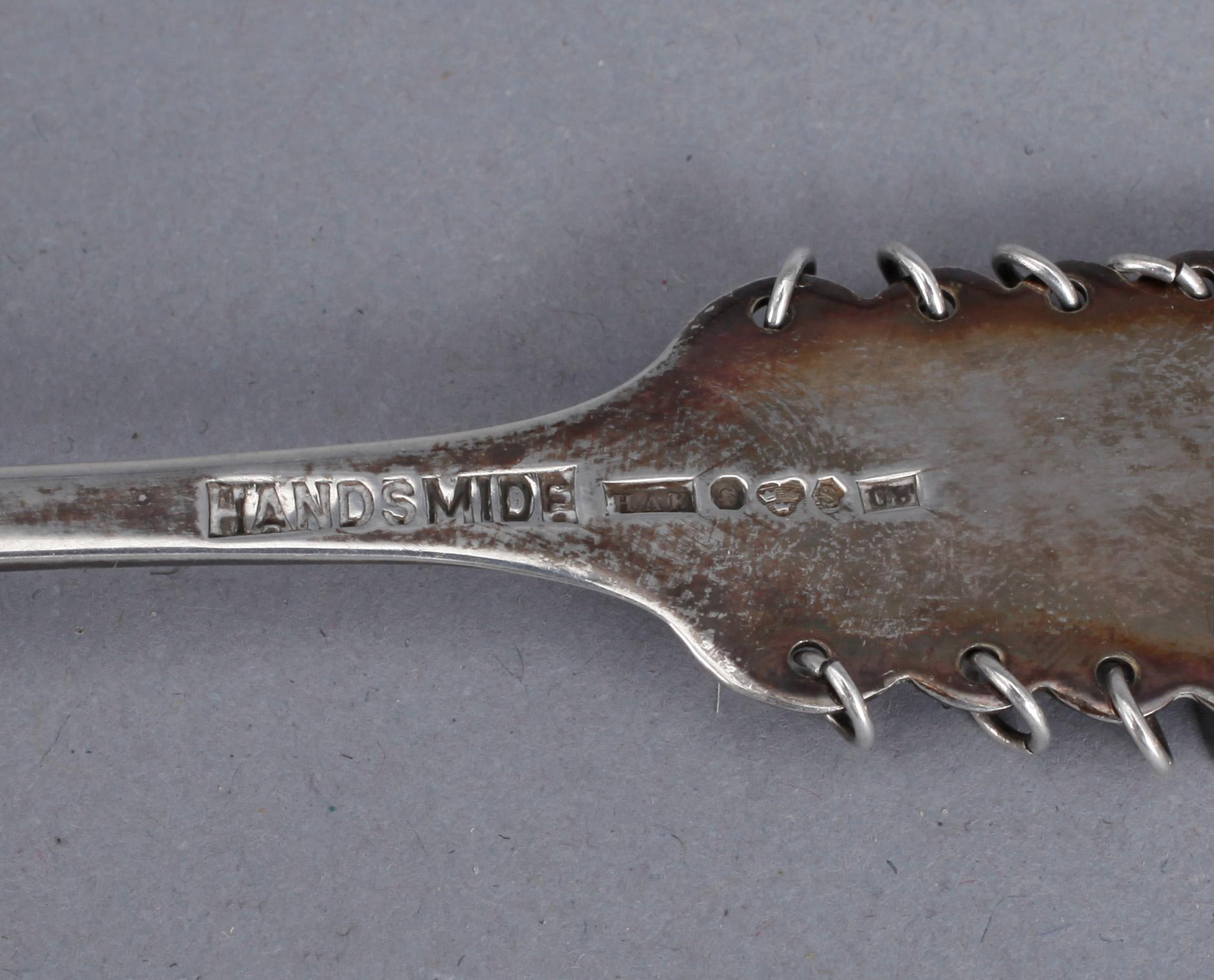 PARTI SILVER, 9 delar, mestadels svenskt samesilver, 1900-tal. Total vikt ca 256 gram.