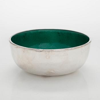 A. Tillander, skål, sterlingsilver och emalj. Helsingfors 2005.