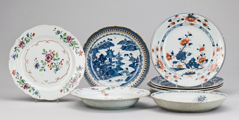 TALLRIKAR, 7st, porslin, bla Qianlong och Jiaqing, Kina, 1700/1800-tal.