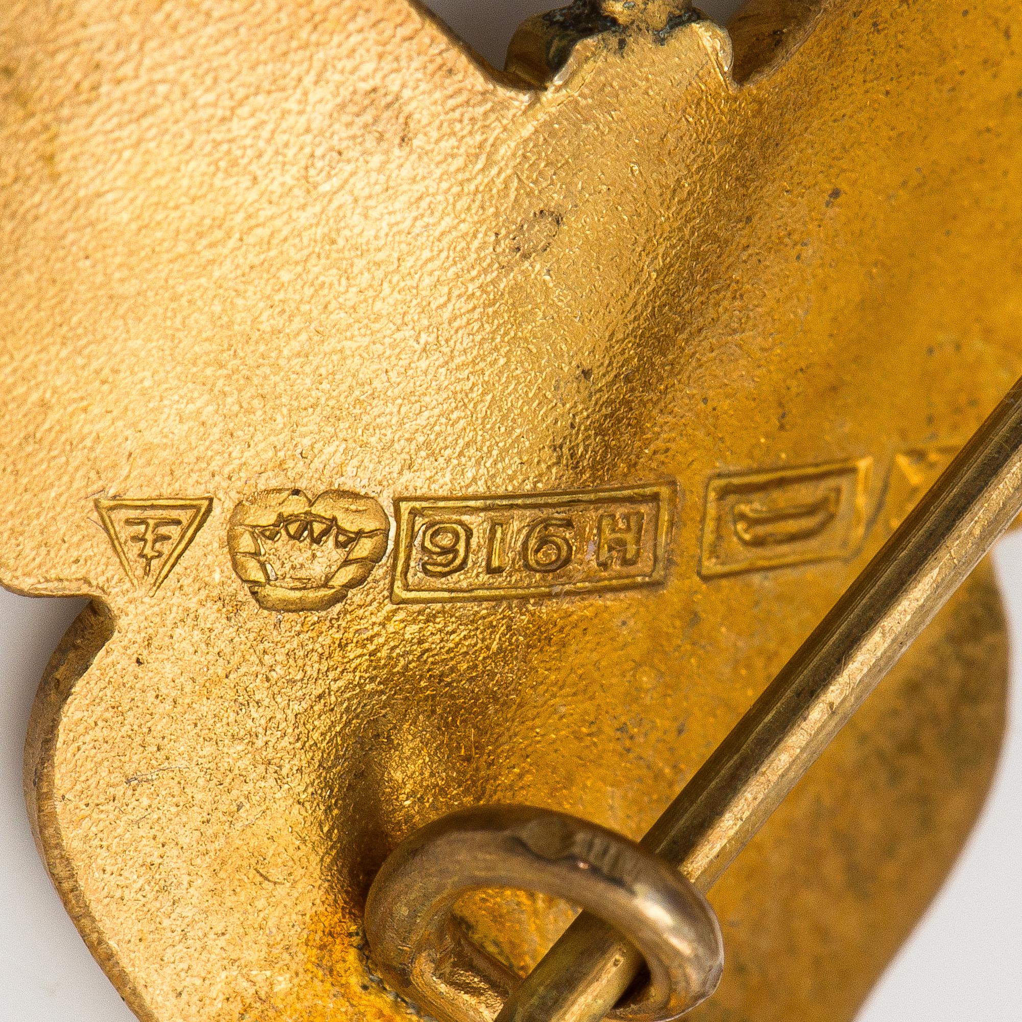 Broscher, 3 st, fjärilar, emalj, förgyllt silver, Tillander 1951-52.
