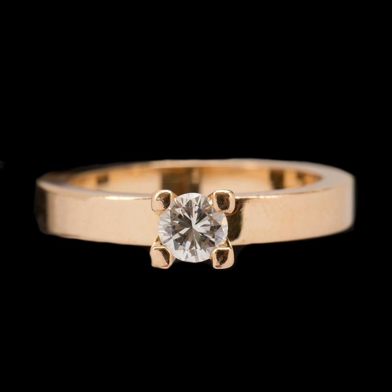 RING, 18k med solitär briljantslipad diamant ca 0,30ct. Vikt ca 3,5g.