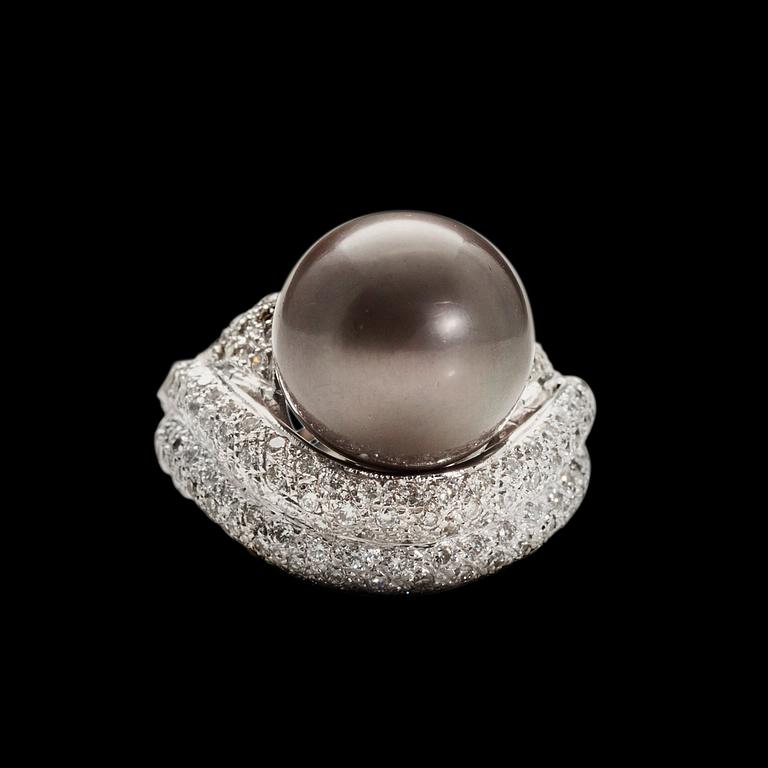 A RING, 18K white gold. Tahiti pearl 13 mm. Brilliant cut diamonds 246 pcs. c. 2.40 ct. Size 17-. Weight 17,9.