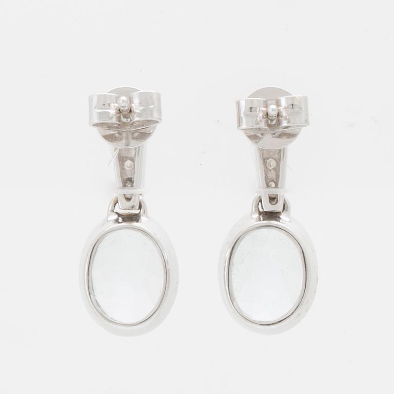 Örhängen 18K vitguld med ovalt fasetterade akvamariner samt runda briljantslipade diamanter.