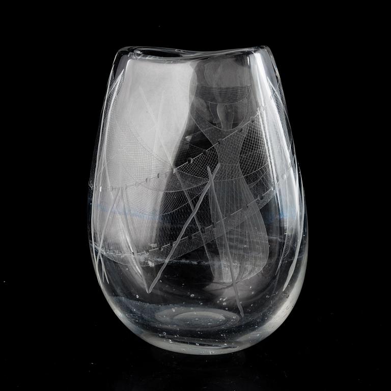 VICKE LINDSTRAND, a glass 'Fisknäten' vase, Kosta, signed.