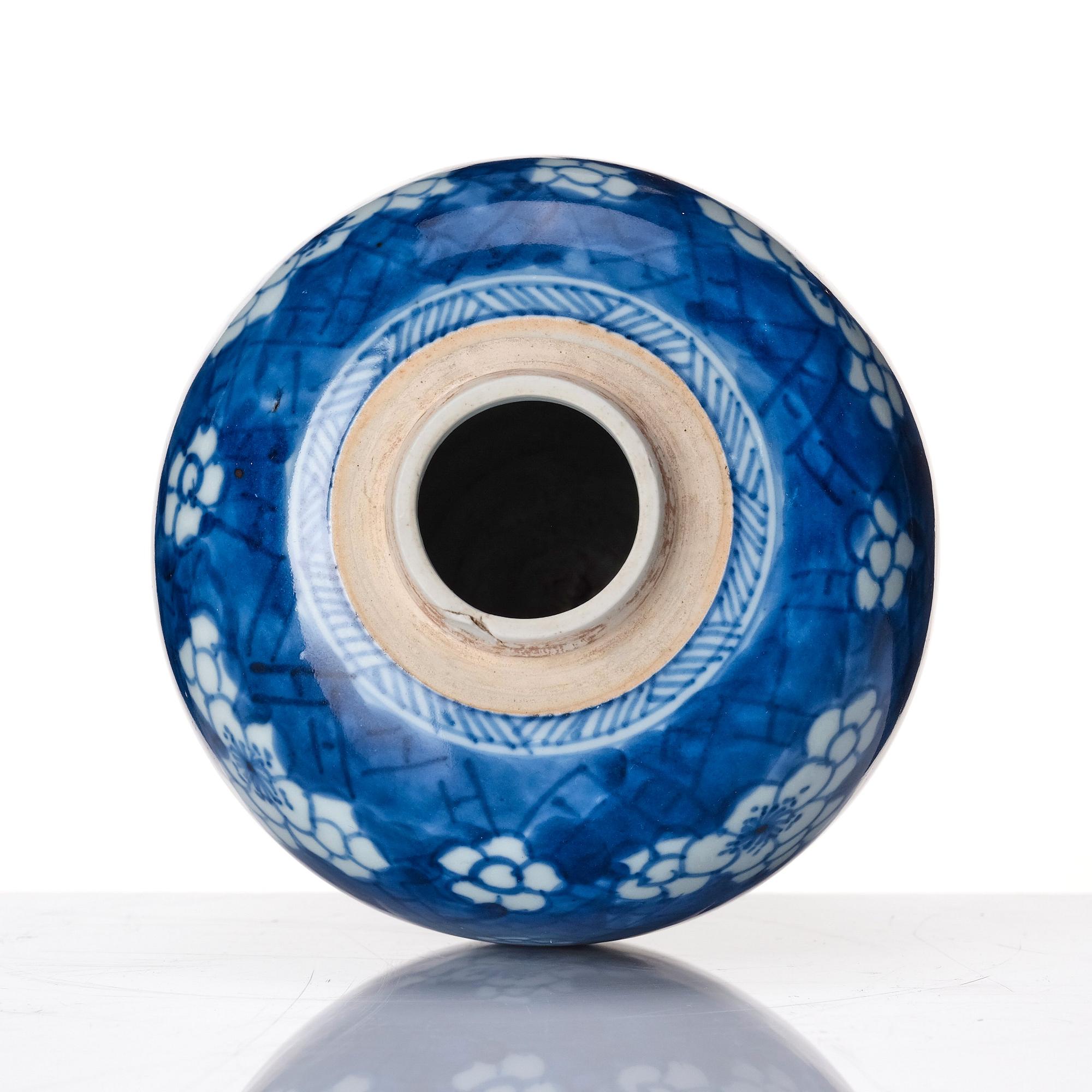 Tedosa, porslin. Qingdynastin, Kangxi (1662-1722).