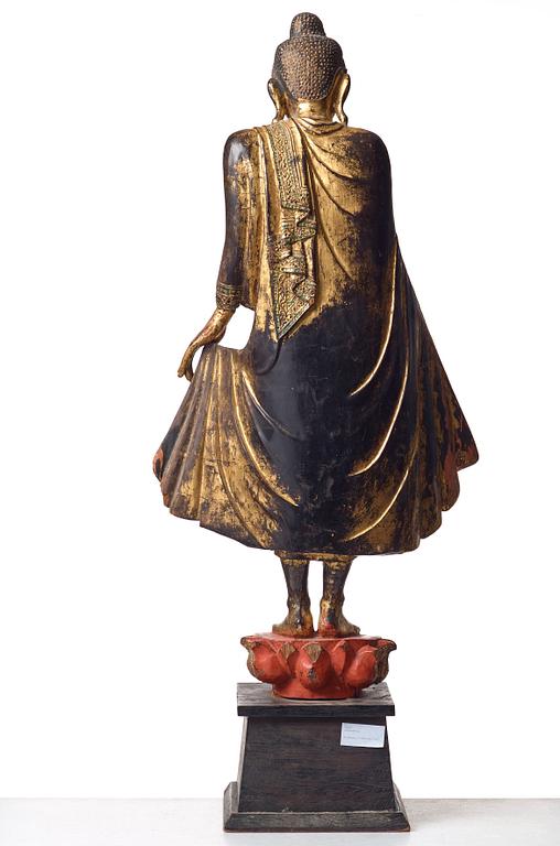 BUDDHA, förgyllt och lackerat trä. Burma, Mandalay perioden.