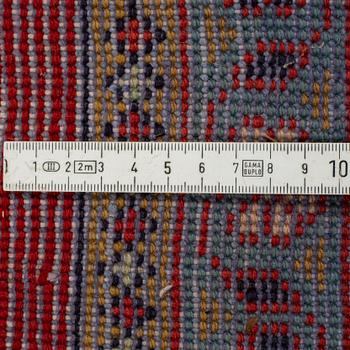 A CARPET, Mahal/Sarouk, ca 305 x 215 cm.