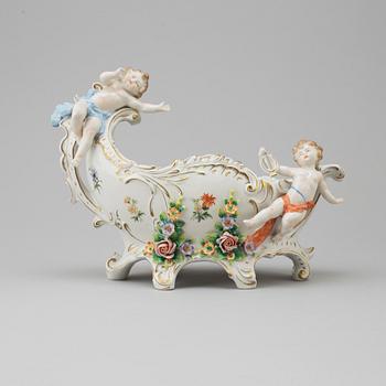 A SITZENDORF PORCELAIN BOWL, mid 20th century.