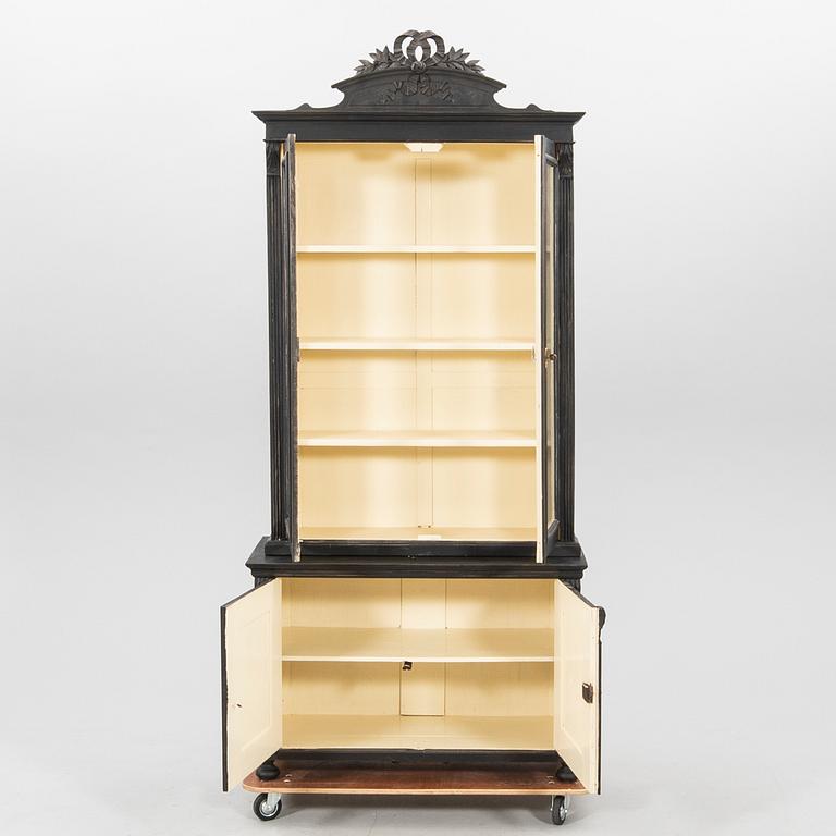 Cabinet, first half of the 20th century.