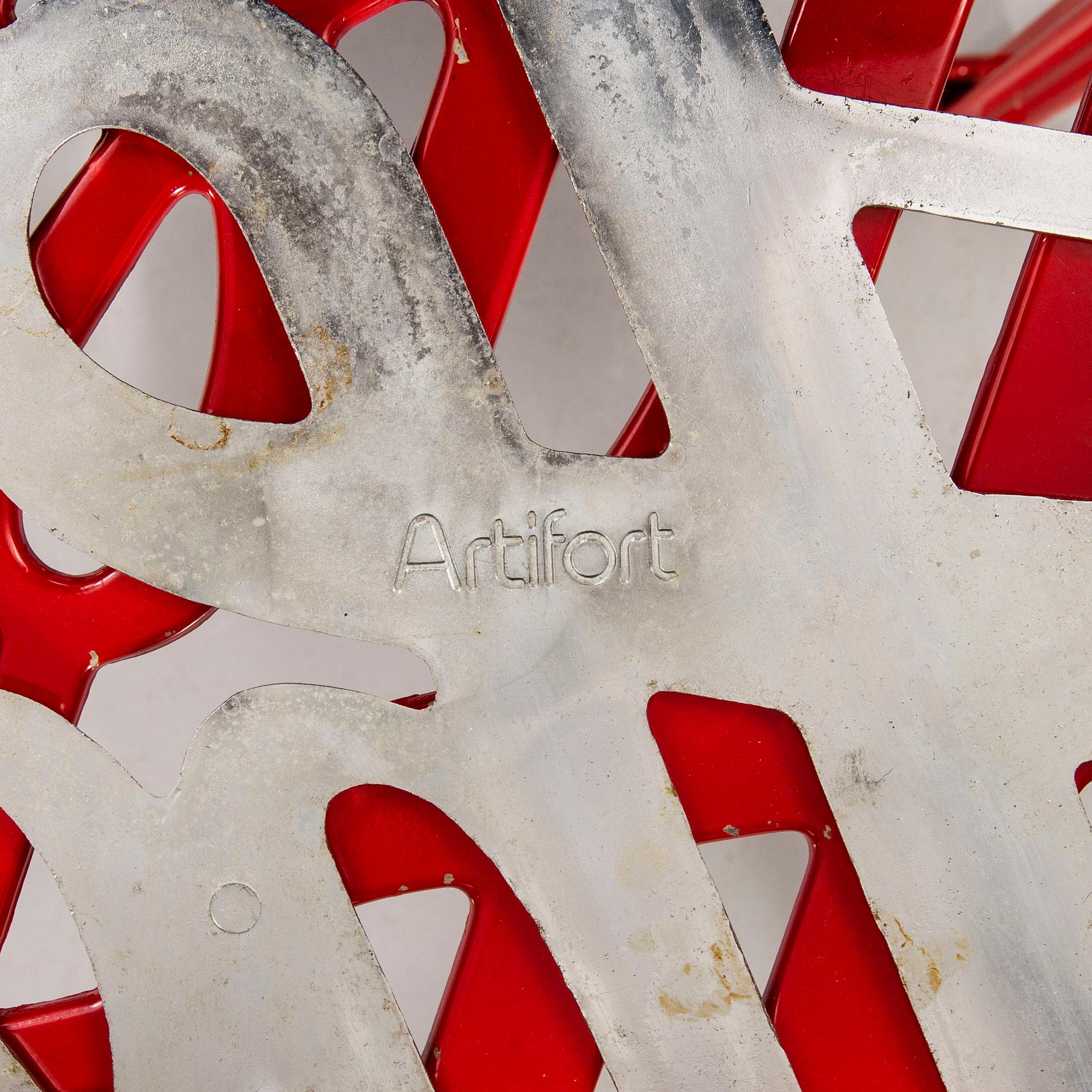 A set of two Jeremy Harvey Hello There chairs for Artifort later part of the 20th century.