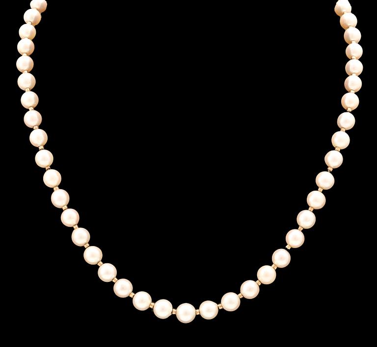 A necklace of cultured pearls, clasp of 18K gold, cabochon cut aquamarine and seed pearls, Atelier Ajour Stockholm 1963.