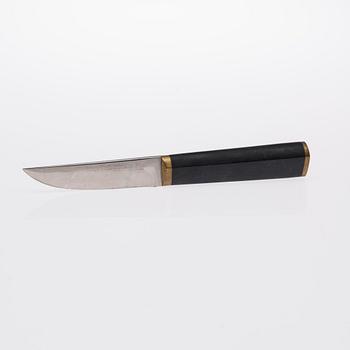 PUUKKO-KNIV, rostfritt stål, nylon och mässing, märkt  Tapio Wirkkala, Hackman Finland. Formgiven 1961.