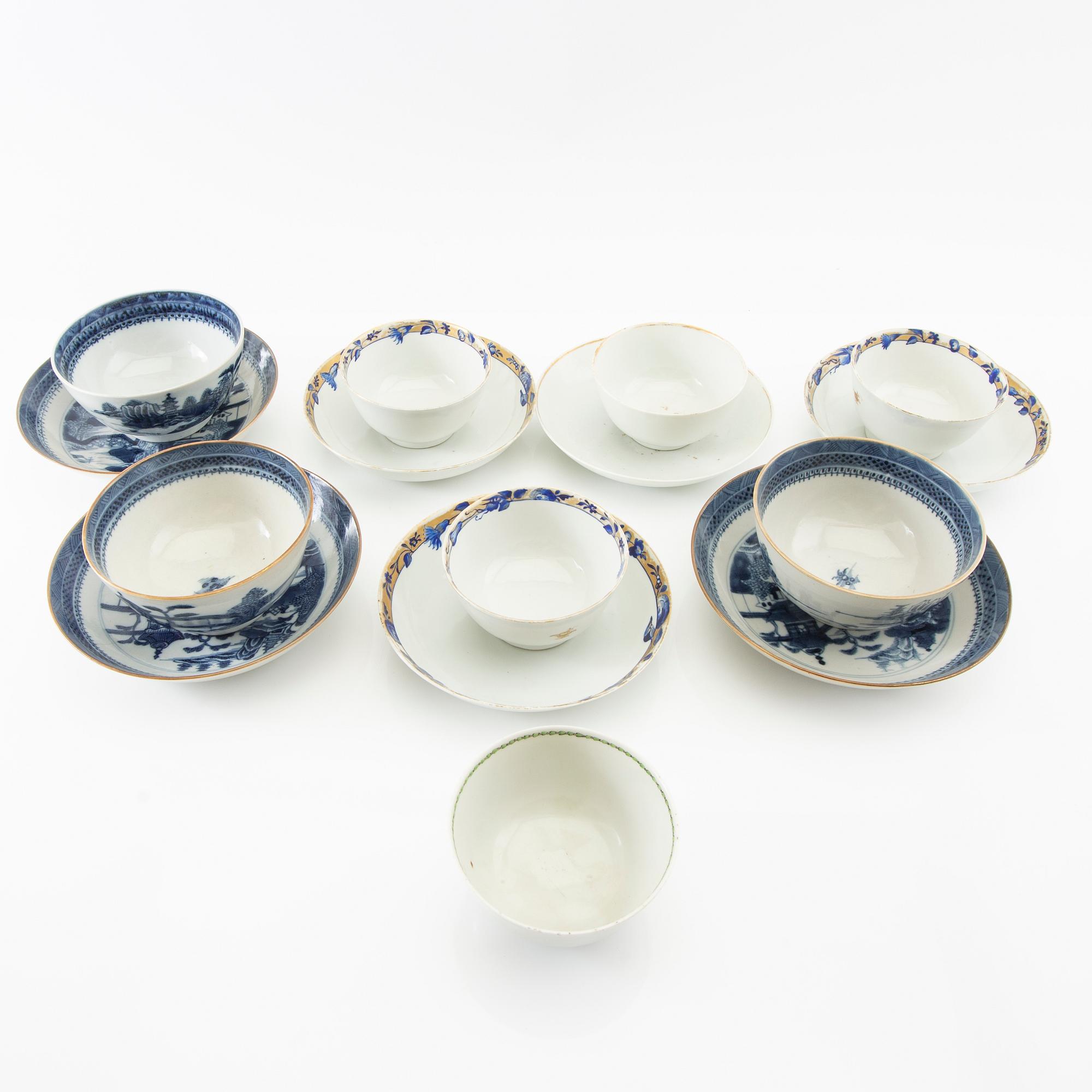 Tea cups with saucers 9 pcs China 18th/19th century porcelain.
