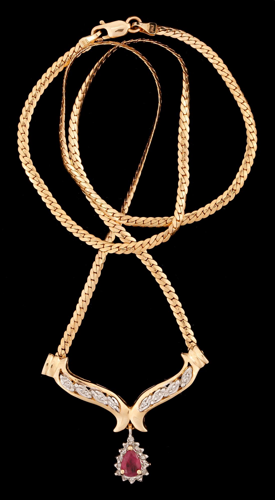 COLLIER, 14k guld med rubin och små diamanter. Vikt ca 6g.