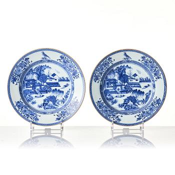 A set of six armorial dinner plates, Qing dynasty, 18th century.