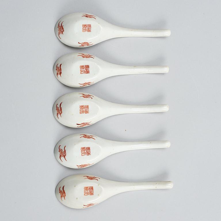 A group of five famille rose spoons, Qing dynasty, 19th Century.