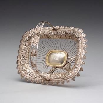 A Finnish 19th century silver bead-basket, marks of  Gustaf Lindroos, Helsingfors (verksam 1827-1839 (-40)).
