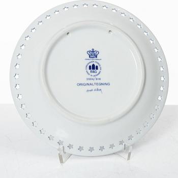 Harald Wiberg, a 26-piece Christmas service, Bing & Grøndahl, Denmark.