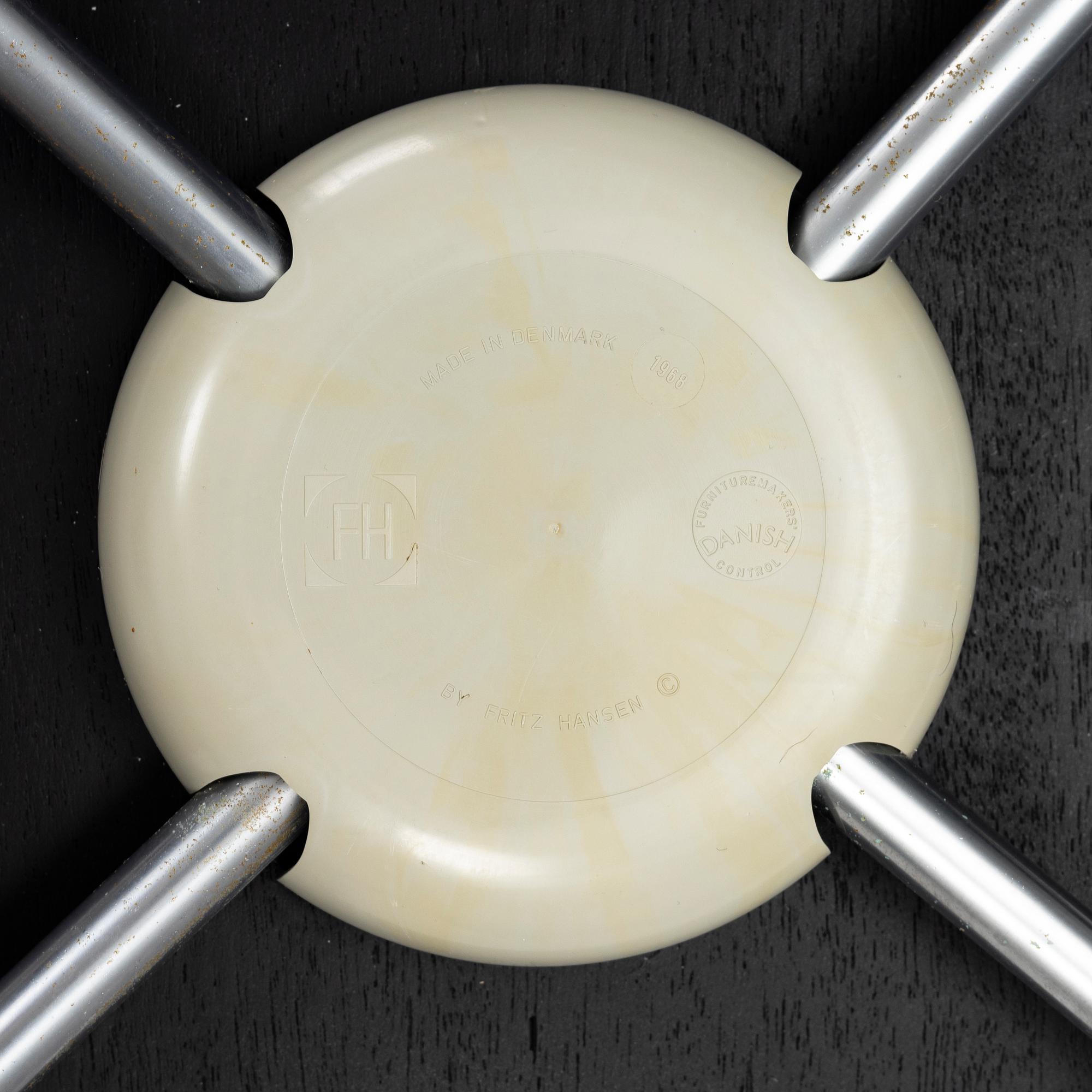 Arne Jacobsen, a set of eight model 'Seven' chairs, Fritz Hansen, Denmark, 1968.