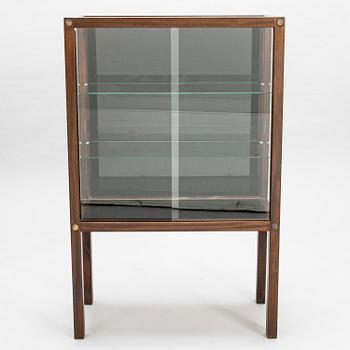 CARL GUSTAF HIORT AF ORNÄS, A 1950s display cabinet, 'Näyttely-vitriini' for Huonekalu Mikko Nupponen Oy, Finland.