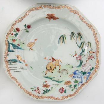 Plates 8 pcs and a serving dish similar China 18th century porcelain.