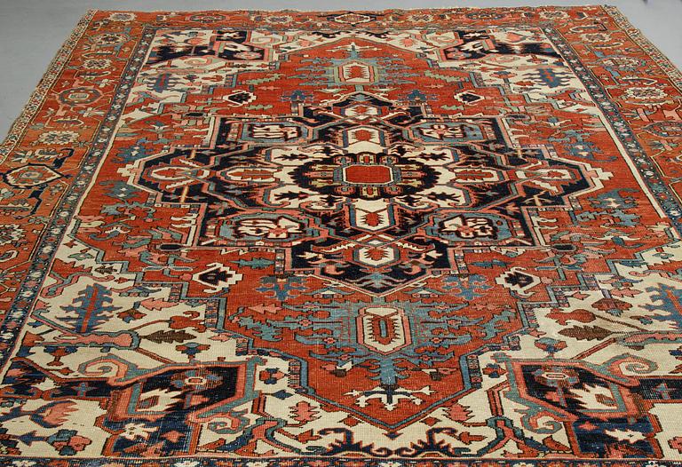 Matto, an antique Heriz, ca 364 x 277 cm.