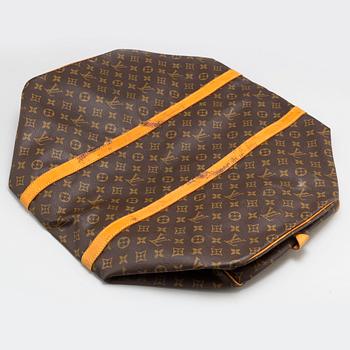 LOUIS VUITTON, a 'Sac Souple 55' monogram canvas weekendbag.