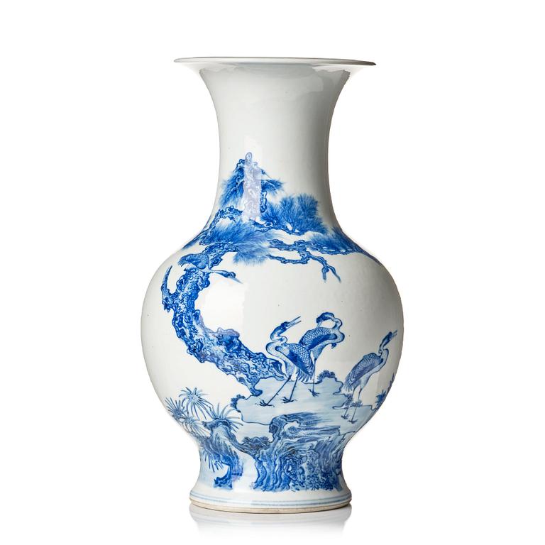 A blue and white baluster vase, late Qing dynasty, 19th Century.