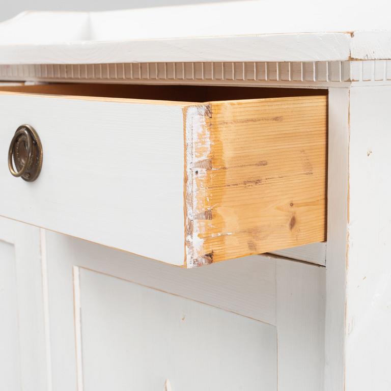 Sideboard, gustaviansk stil, tidigt 1900-tal.