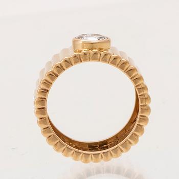 Ring solitär 18K guld med en rund briljantslipad diamant.