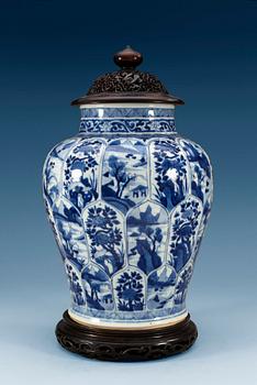 1506. A blue and white jar, Qing dynasty, Kangxi (1662-1722).