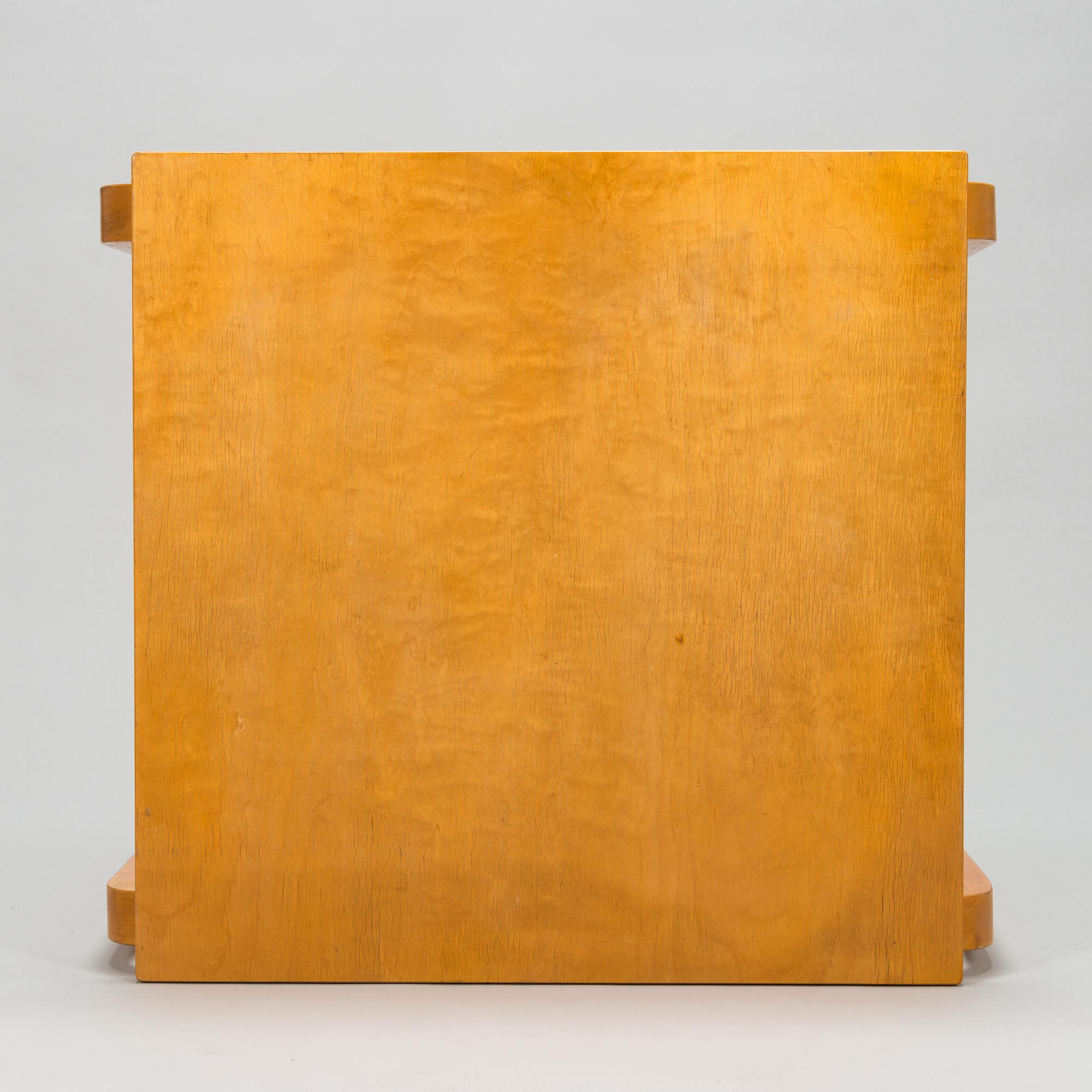 Alvar Aalto, a mid-20th century '85' table and four '60' stools for O.Y. Huonekalu-ja Rakennustyötehdas A.B.