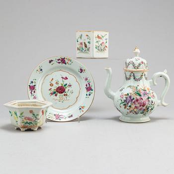 KAFFEKANNA med LOCK, ASSIETTE, KRUKA samt  BURK, kompaniporslin. Qingdynastin, Qianlong (1736-95) samt två delar senare.