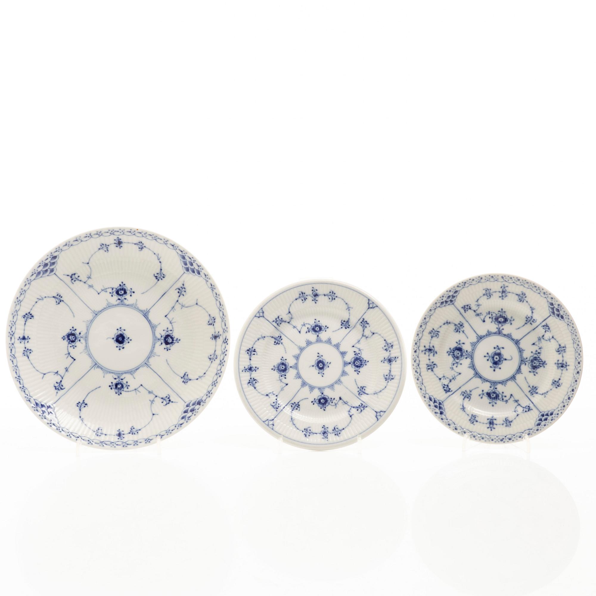 Royal Copenhagen, servis, 37 delar, "Musselmalet Halvblonde".