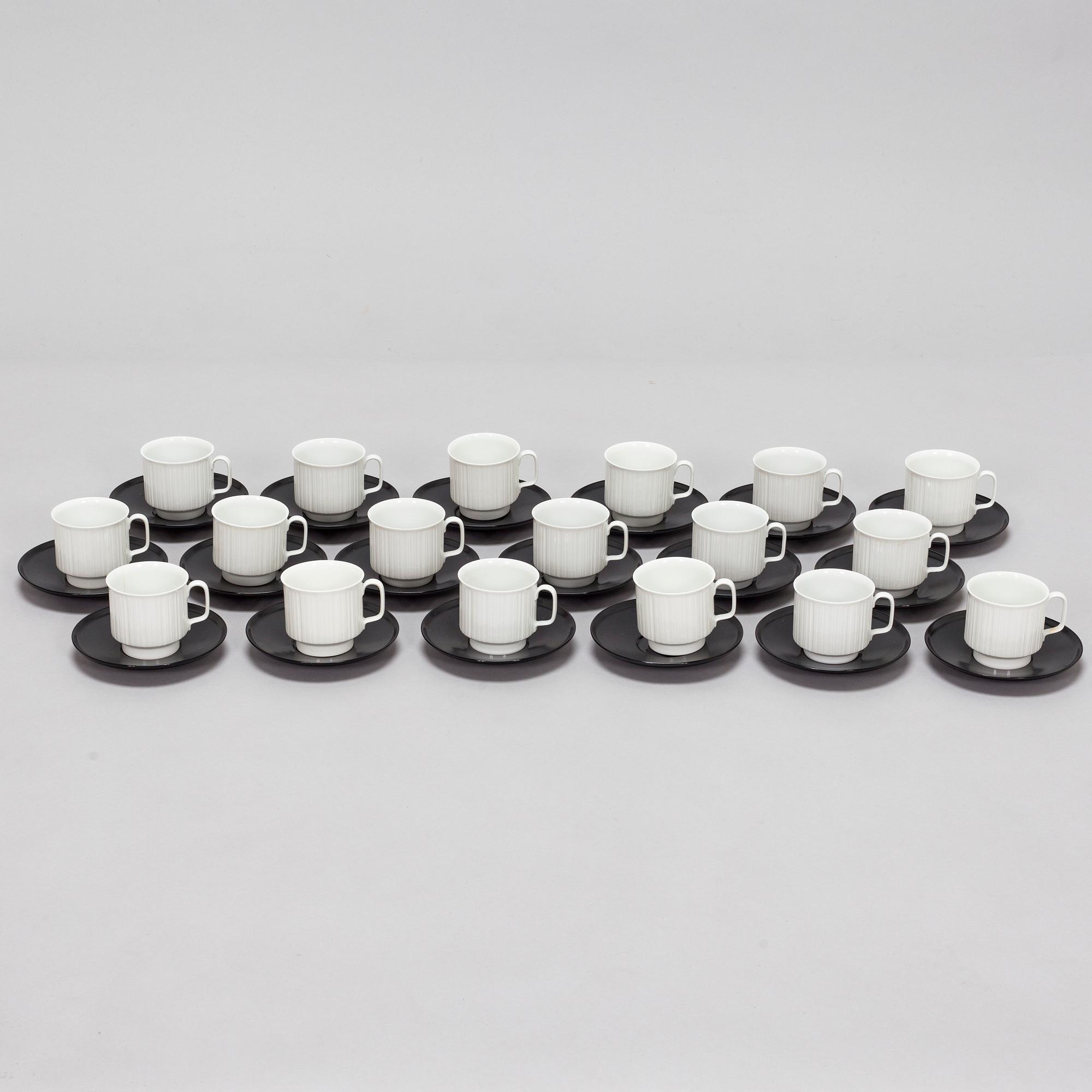 Tapio Wirkkala, kahvi- ja teeastiasto, 45 osaa, "Variation", posliini, Rosenthal, Saksa 1985.