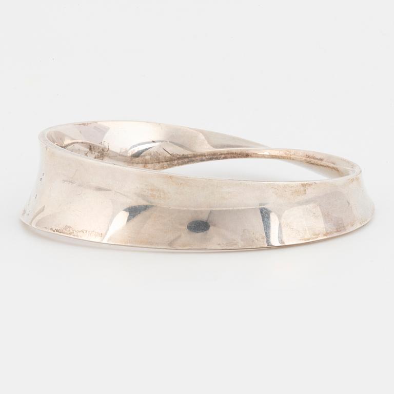 VIVIANNA TORUN BÜLOW-HÜBE, bangle, silver, "Möbius", Georg Jensen.