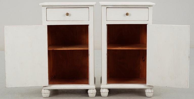 NATTDUKSBORD, ett par, sengustaviansk stil, tidigt 1900-tal.