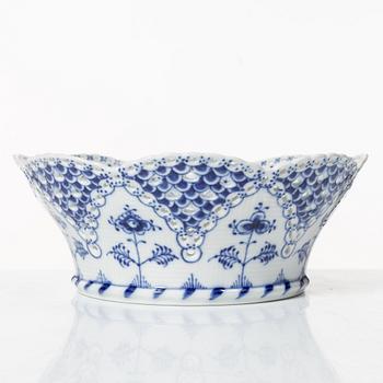 Royal Copenhagen, gallipot, "Musselmalet", Denmark, 1985-91.