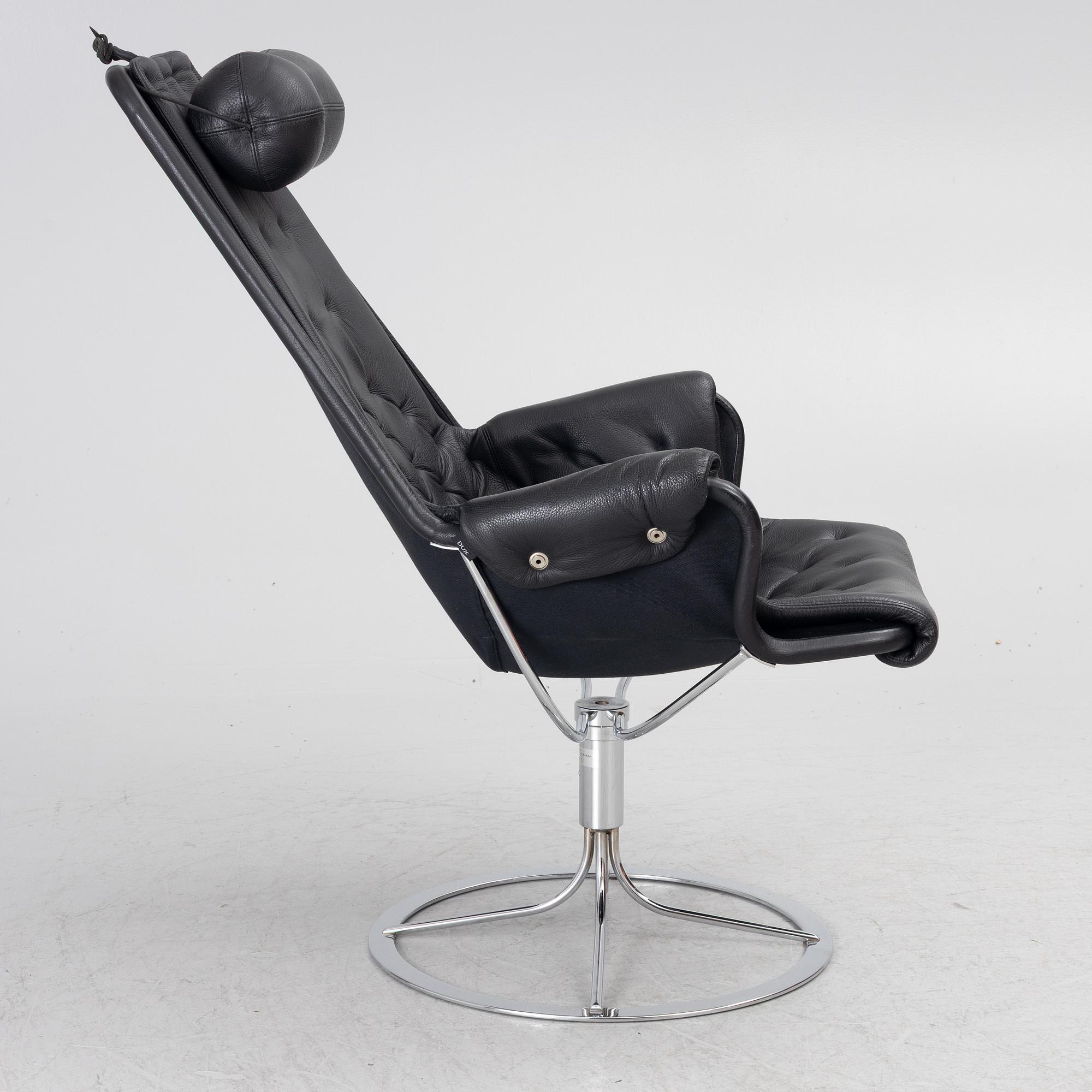 Bruno Mathsson, a 'Jetson' easy chair.