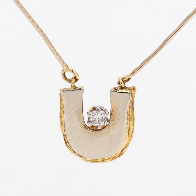 Juhani Linnovaara, "Legato", halssmycke, 18K guld, briljantslipad diamant, Lapponia 1978.