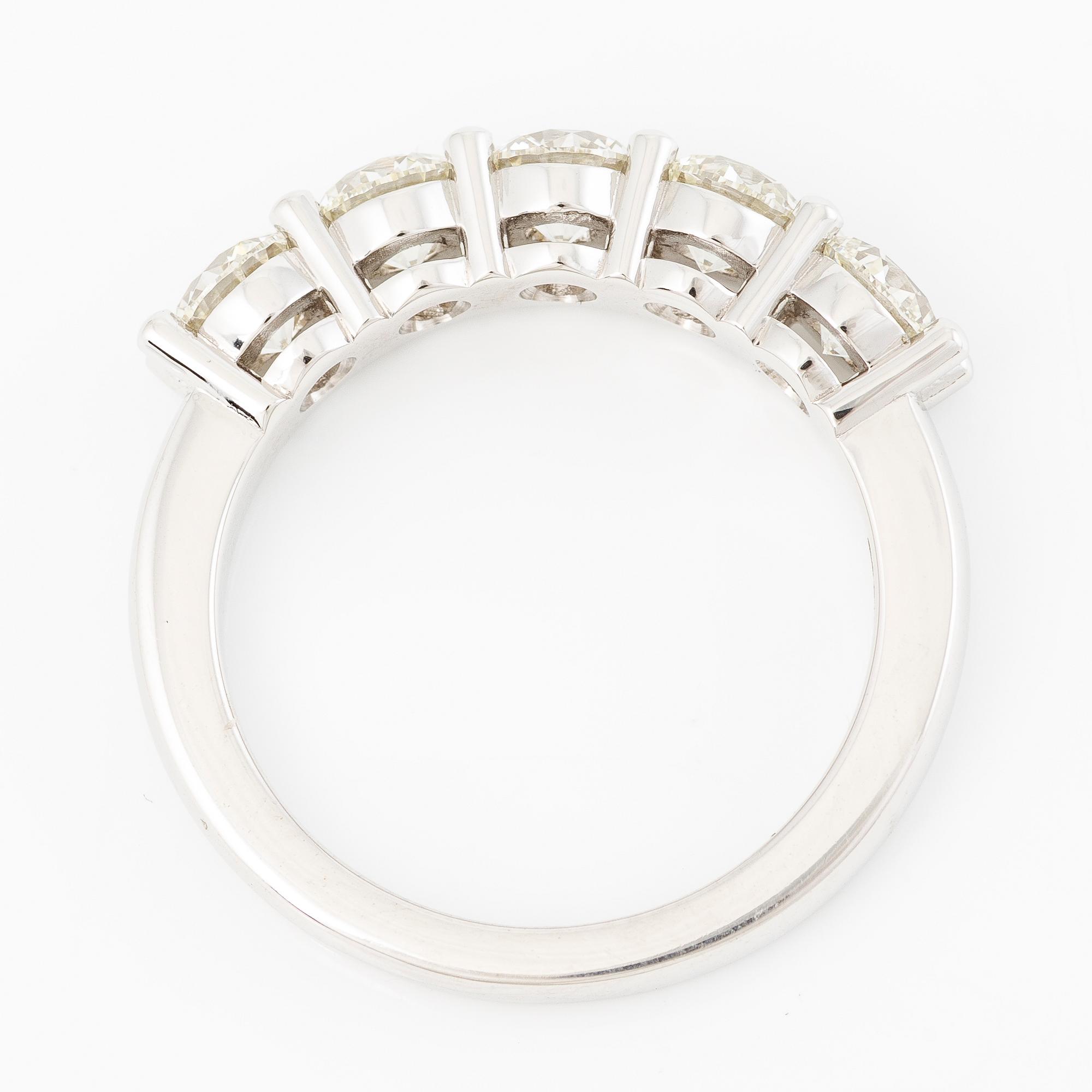Half eternity ring, 18K white gold set with five brilliant-cut diamonds.