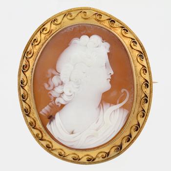 A cameo brooch.