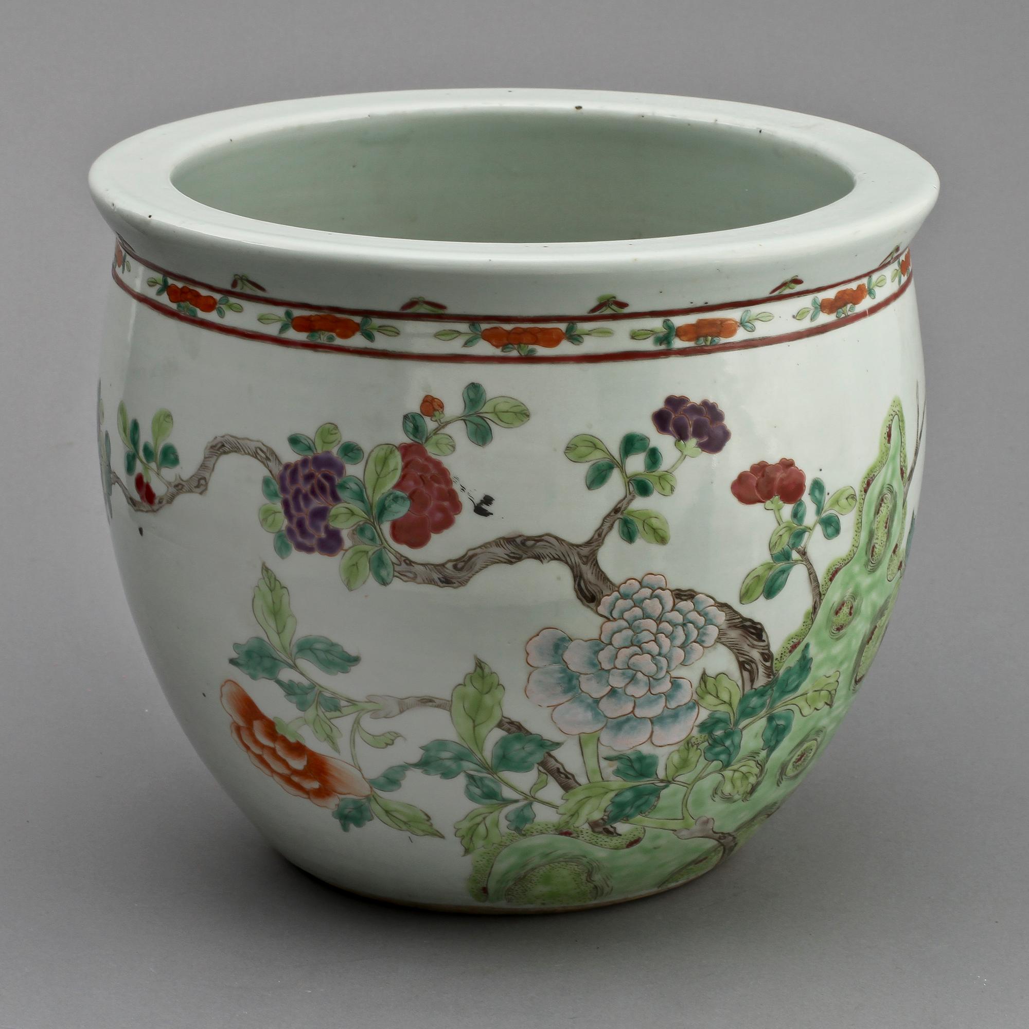 FISKBASSÄNG, porslin, Kina, 1900-talets första hälft.